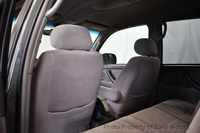 2004 Toyota Sequoia 4dr SR5 4WD - 23047138 - 19