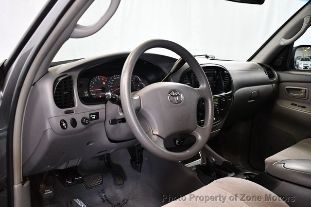 2004 Toyota Sequoia 4dr SR5 4WD - 23047138 - 4