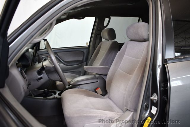 2004 Toyota Sequoia 4dr SR5 4WD - 23047138 - 5