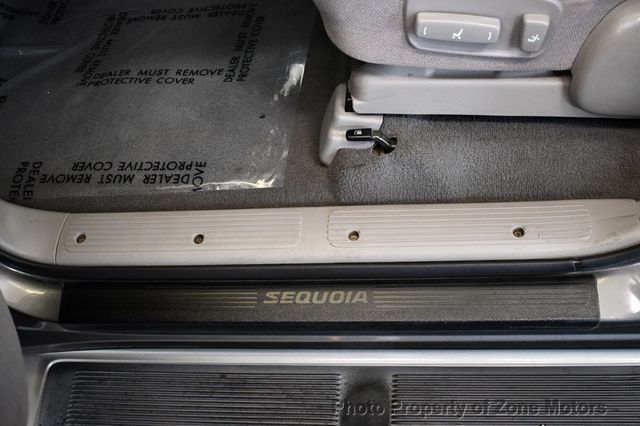 2004 Toyota Sequoia 4dr SR5 4WD - 23047138 - 7