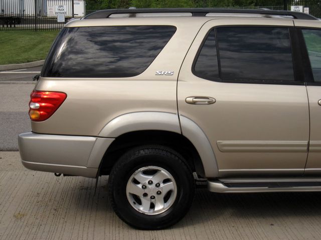2004 Toyota Sequoia 4dr SR5 4WD - 23027160 - 10
