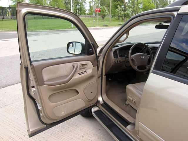 2004 Toyota Sequoia 4dr SR5 4WD - 23027160 - 15