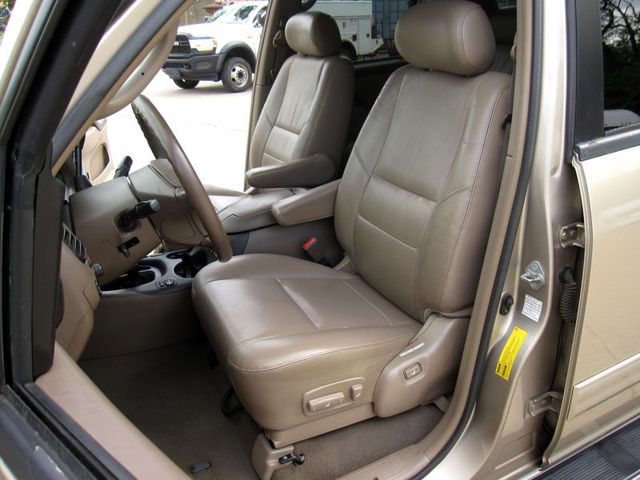 2004 Toyota Sequoia 4dr SR5 4WD - 23027160 - 17