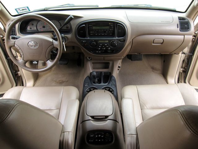 2004 Toyota Sequoia 4dr SR5 4WD - 23027160 - 19