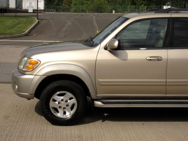 2004 Toyota Sequoia 4dr SR5 4WD - 23027160 - 6