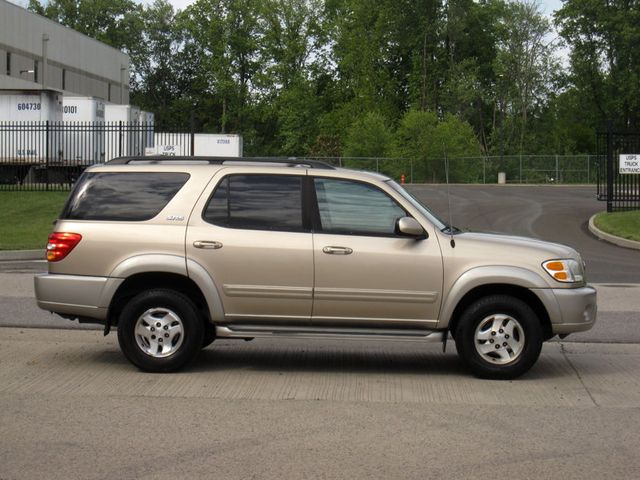 2004 Toyota Sequoia 4dr SR5 4WD - 23027160 - 8