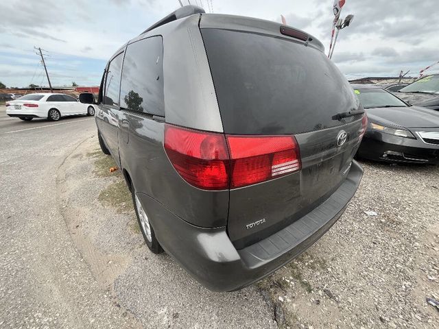 2004 Toyota Sienna  - 22828044 - 1