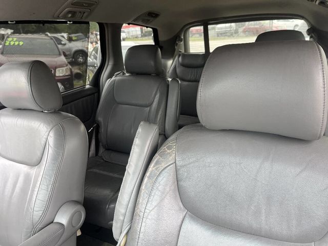 2004 Toyota Sienna  - 22828044 - 3