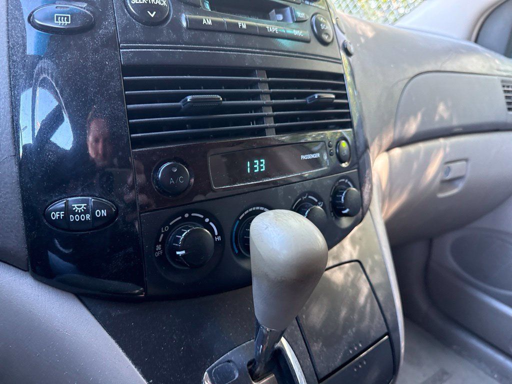 2004 Toyota Sienna  - 23096872 - 13
