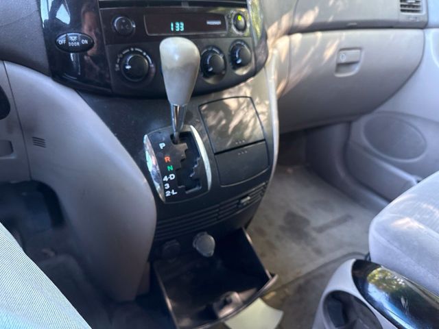 2004 Toyota Sienna  - 23096872 - 14