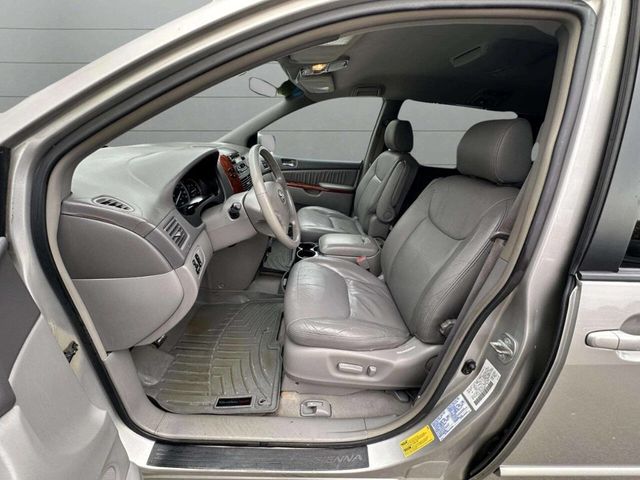 2004 Toyota Sienna XLE Limited 7 Passenger AWD 4dr Mini Van - 22944044 - 11