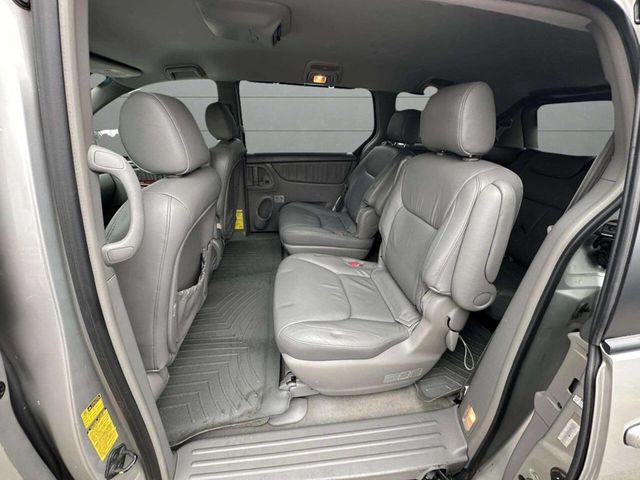 2004 Toyota Sienna XLE Limited 7 Passenger AWD 4dr Mini Van - 22944044 - 16