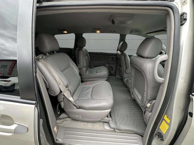 2004 Toyota Sienna XLE Limited 7 Passenger AWD 4dr Mini Van - 22944044 - 26