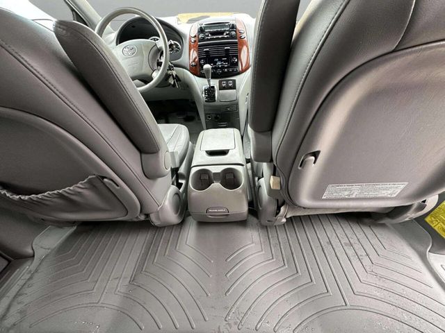 2004 Toyota Sienna XLE Limited 7 Passenger AWD 4dr Mini Van - 22944044 - 27