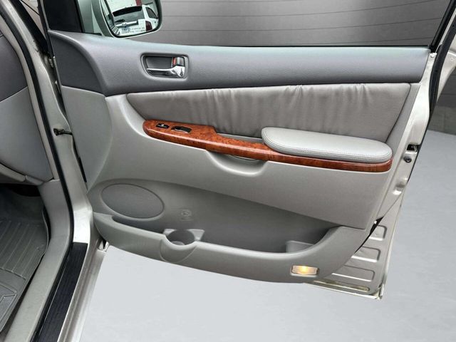 2004 Toyota Sienna XLE Limited 7 Passenger AWD 4dr Mini Van - 22944044 - 32