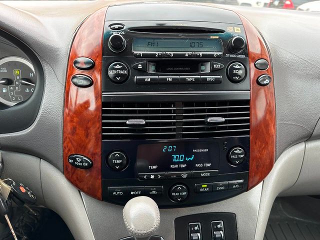 2004 Toyota Sienna XLE Limited 7 Passenger AWD 4dr Mini Van - 22944044 - 44