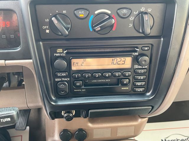 2004 Toyota Tacoma XtraCab Manual - 23028581 - 18