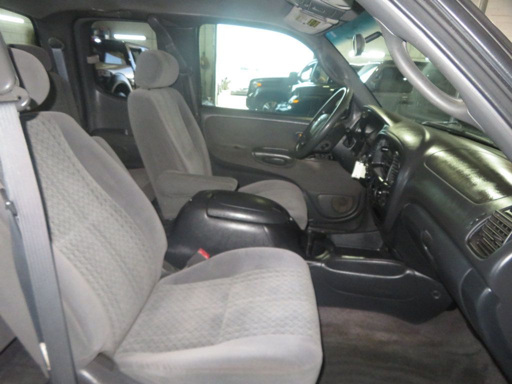 2004 Toyota Tundra EXTRA CLEAN TUNDRA  ACCESS CAB VERY NICE V8 RUNS GREAT  - 23043063 - 31