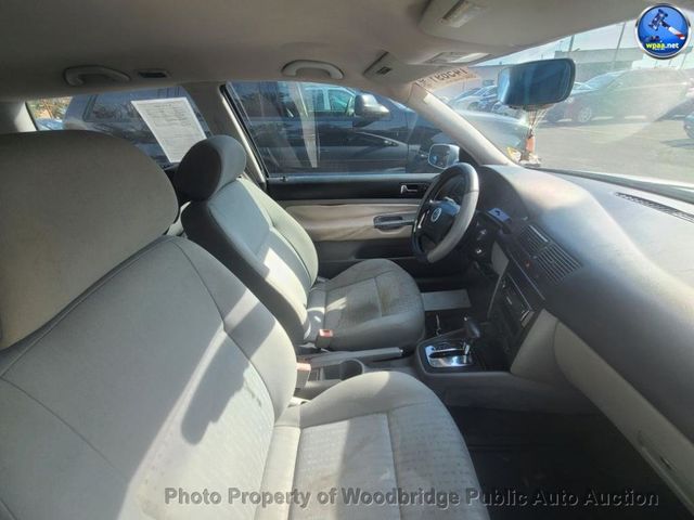 2004 Volkswagen Golf 2dr Hatchback GL Automatic - 22937233 - 5