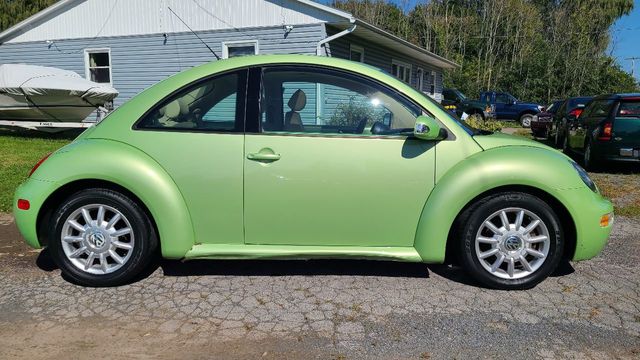 2004 Volkswagen New Beetle Coupe 2dr Coupe GLS Automatic - 22156633 - 4