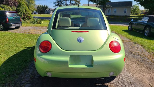 2004 Volkswagen New Beetle Coupe 2dr Coupe GLS Automatic - 22156633 - 6