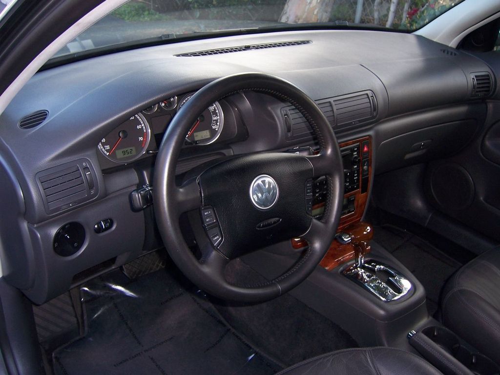2004 Volkswagen Passat Sedan 4dr Sdn GLX V6 4MOTION Auto - 10055749 - 12