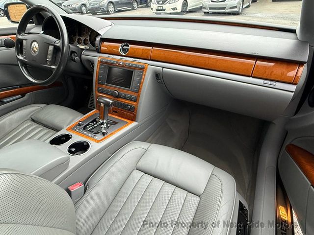 2004 Volkswagen Phaeton 2004 VOLKSWAGEN PHAETON 4.2L V8 4D LUXURY SEDAN 615-730-9991 - 23024303 - 16