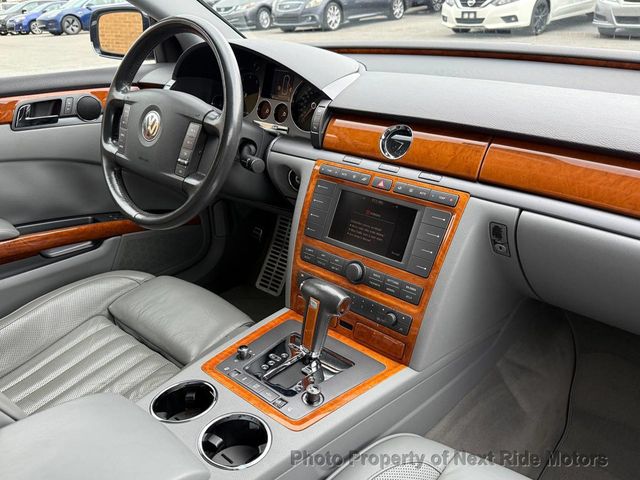 2004 Volkswagen Phaeton 2004 VOLKSWAGEN PHAETON 4.2L V8 4D LUXURY SEDAN 615-730-9991 - 23024303 - 17