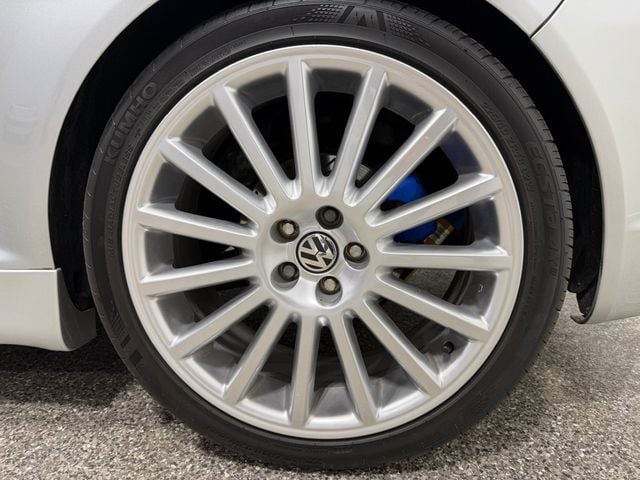 2004 Volkswagen R32 2dr Hatchback 6-Speed Manual - 22987861 - 9