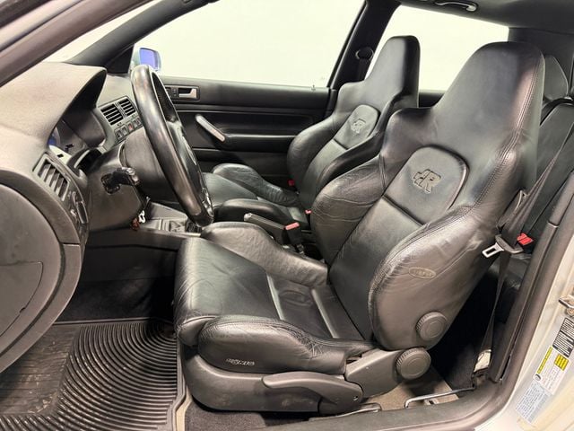 2004 Volkswagen R32 2dr Hatchback 6-Speed Manual - 22987861 - 11
