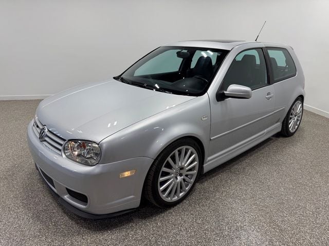 2004 Volkswagen R32 2dr Hatchback 6-Speed Manual - 22987861 - 1