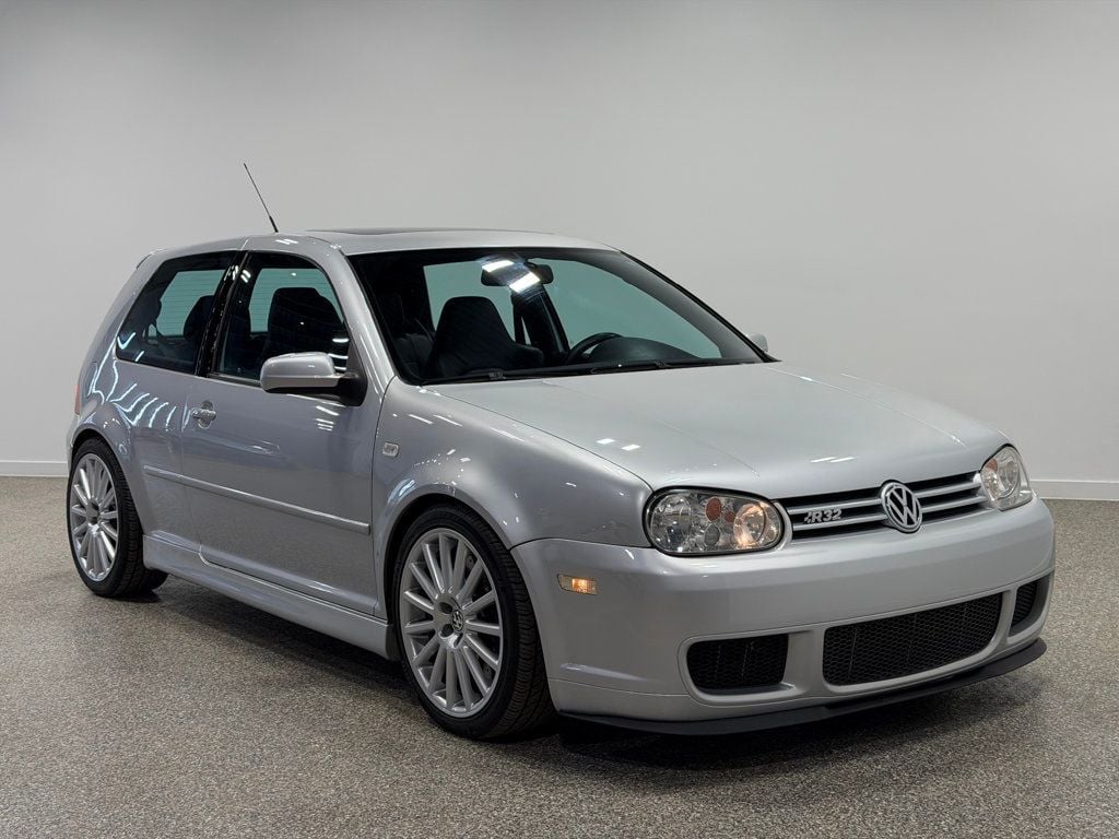 2004 Volkswagen R32 2dr Hatchback 6-Speed Manual - 22987861 - 19