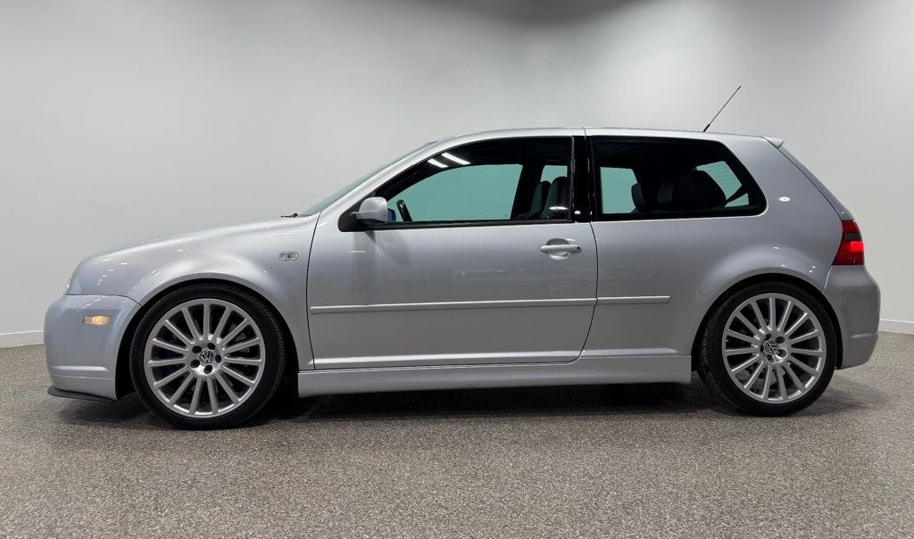 2004 Volkswagen R32 2dr Hatchback 6-Speed Manual - 22987861 - 24