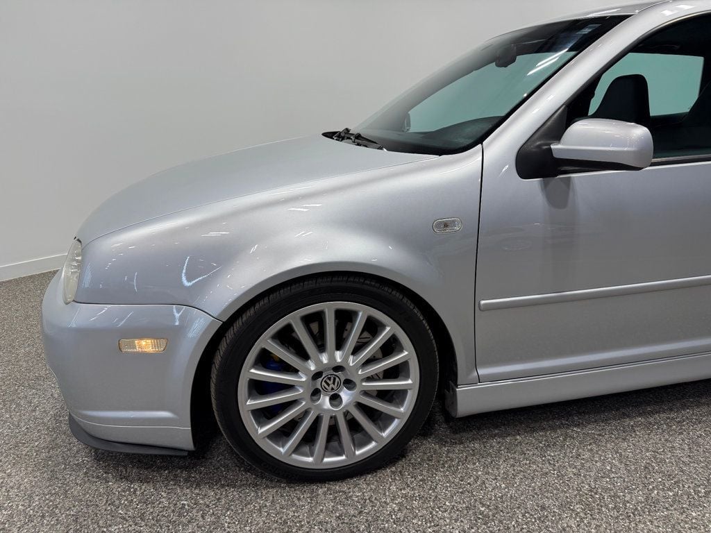 2004 Volkswagen R32 2dr Hatchback 6-Speed Manual - 22987861 - 25