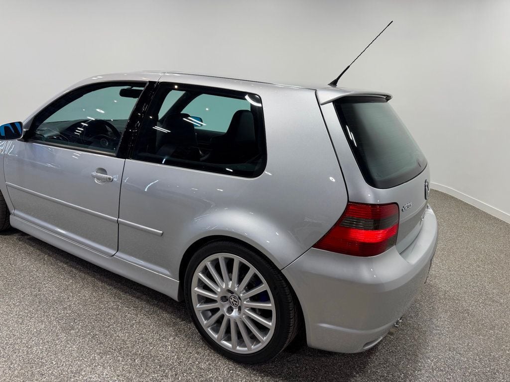 2004 Volkswagen R32 2dr Hatchback 6-Speed Manual - 22987861 - 27