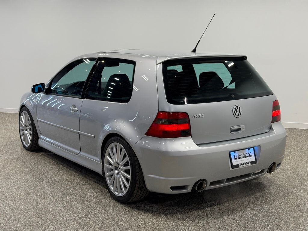 2004 Volkswagen R32 2dr Hatchback 6-Speed Manual - 22987861 - 28