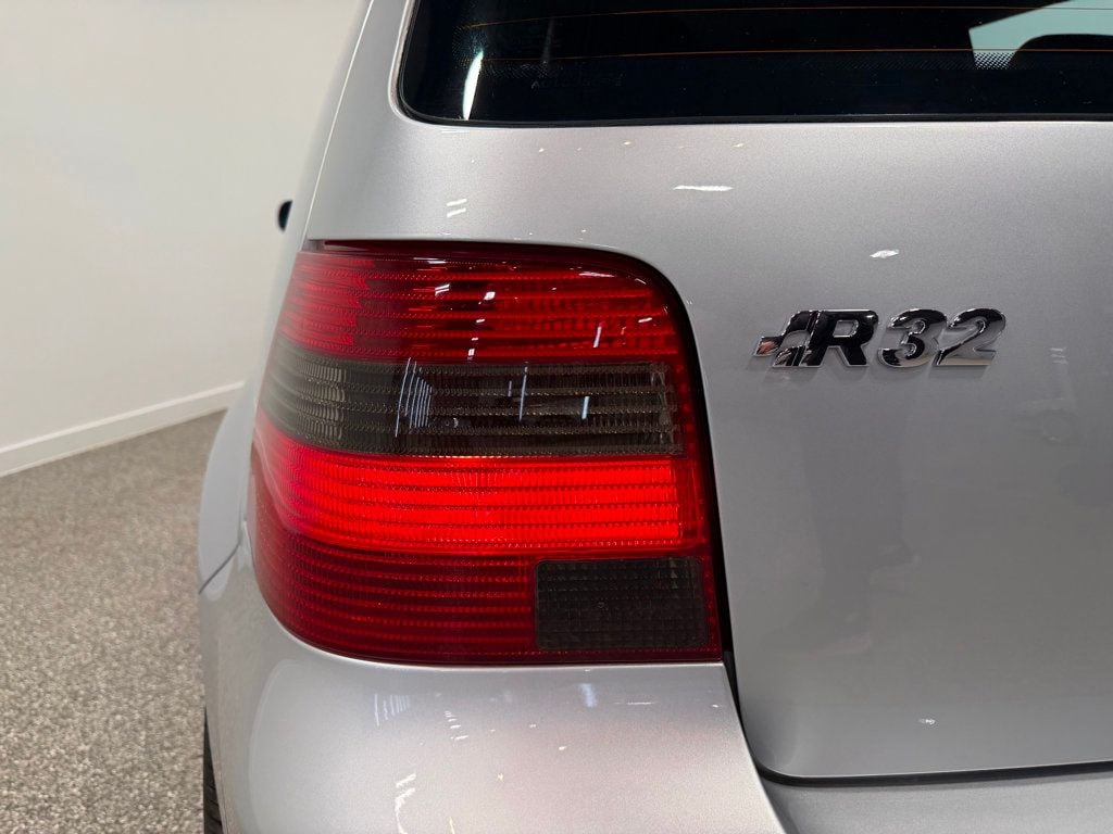 2004 Volkswagen R32 2dr Hatchback 6-Speed Manual - 22987861 - 32