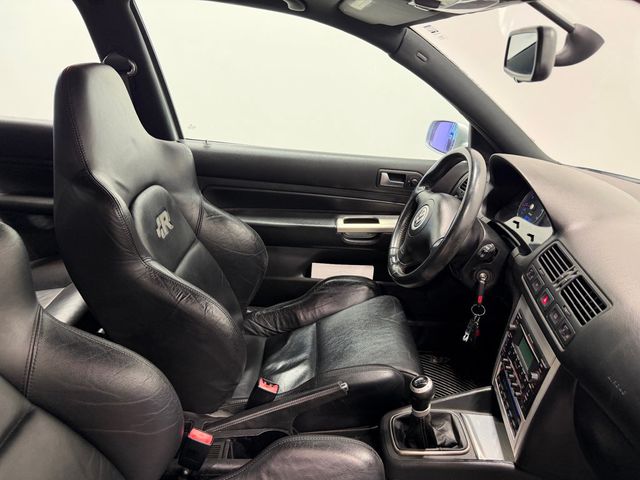 2004 Volkswagen R32 2dr Hatchback 6-Speed Manual - 22987861 - 39