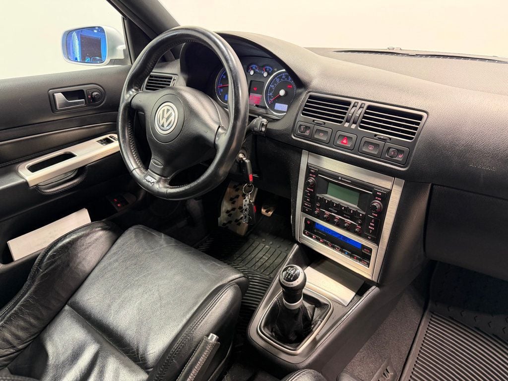 2004 Volkswagen R32 2dr Hatchback 6-Speed Manual - 22987861 - 40