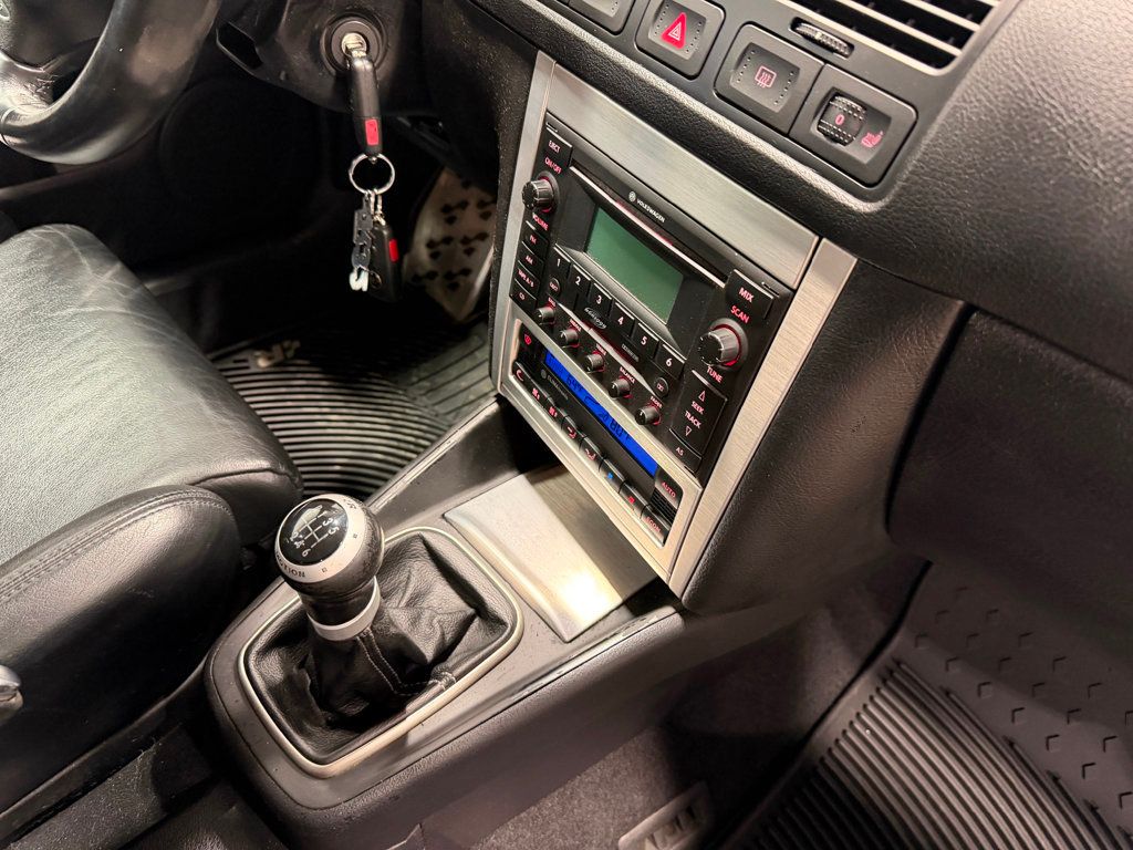 2004 Volkswagen R32 2dr Hatchback 6-Speed Manual - 22987861 - 43