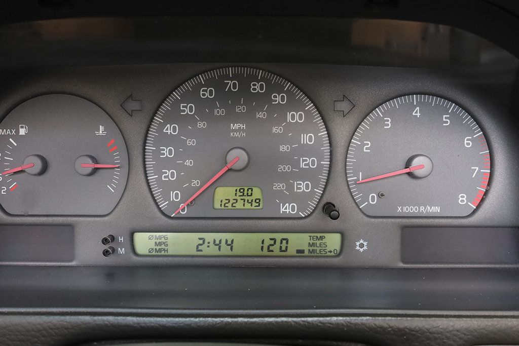 2004 Volvo C70 2dr Convertible 2.3L Turbo Automatic - 23043361 - 37