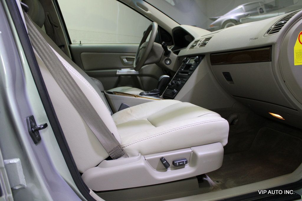 2004 Volvo XC90 4dr 2.5L Turbo w/Sunroof/3rd Row - 23070827 - 22
