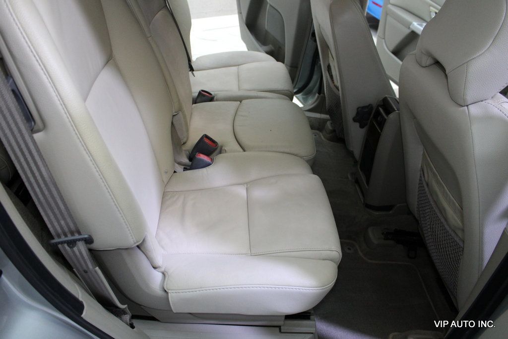 2004 Volvo XC90 4dr 2.5L Turbo w/Sunroof/3rd Row - 23070827 - 32