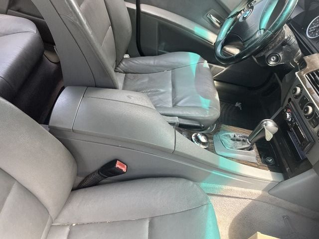 2005 BMW 5 Series 530i - 22063773 - 3