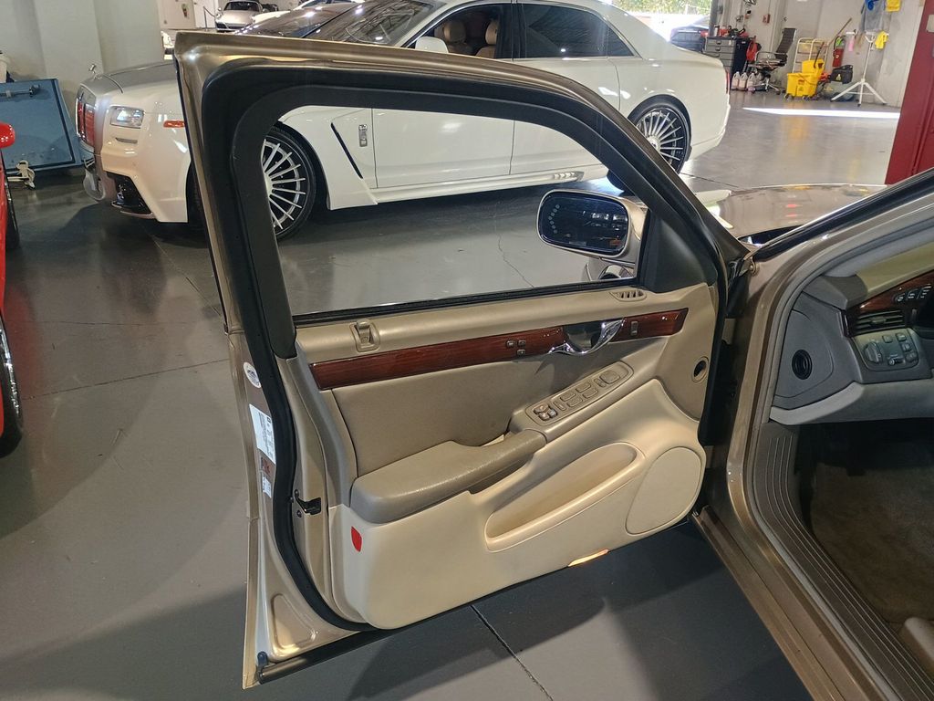 2005 Cadillac DeVille 4dr Sedan DTS Clean Carfax Florida Car - 22974277 - 12