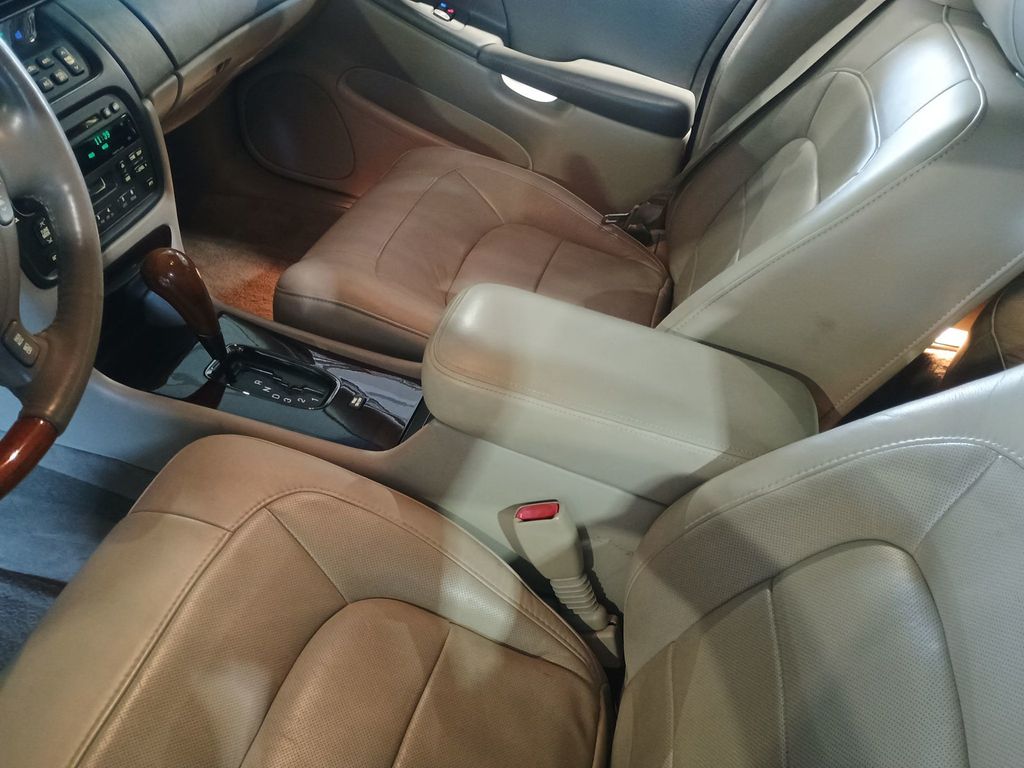 2005 Cadillac DeVille 4dr Sedan DTS Clean Carfax Florida Car - 22974277 - 25