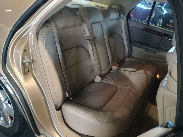 2005 Cadillac DeVille 4dr Sedan DTS Clean Carfax Florida Car - 22974277 - 31