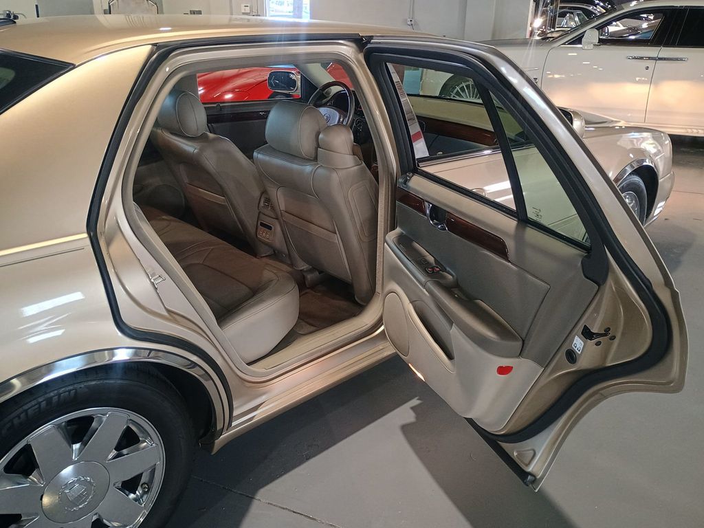 2005 Cadillac DeVille 4dr Sedan DTS Clean Carfax Florida Car - 22974277 - 32