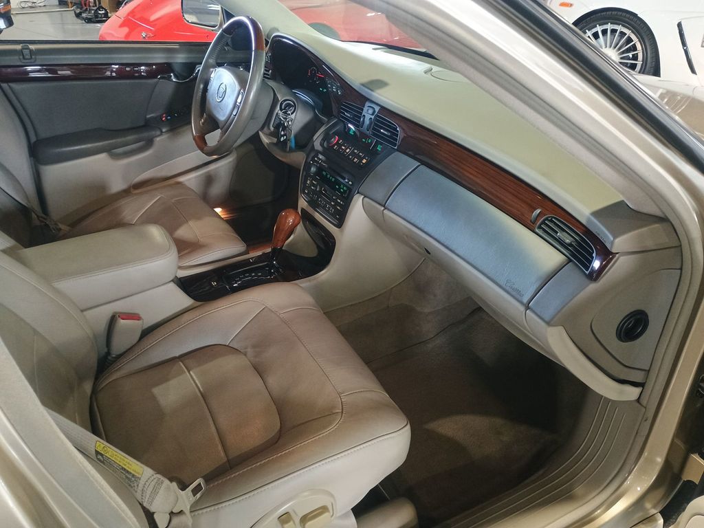 2005 Cadillac DeVille 4dr Sedan DTS Clean Carfax Florida Car - 22974277 - 33