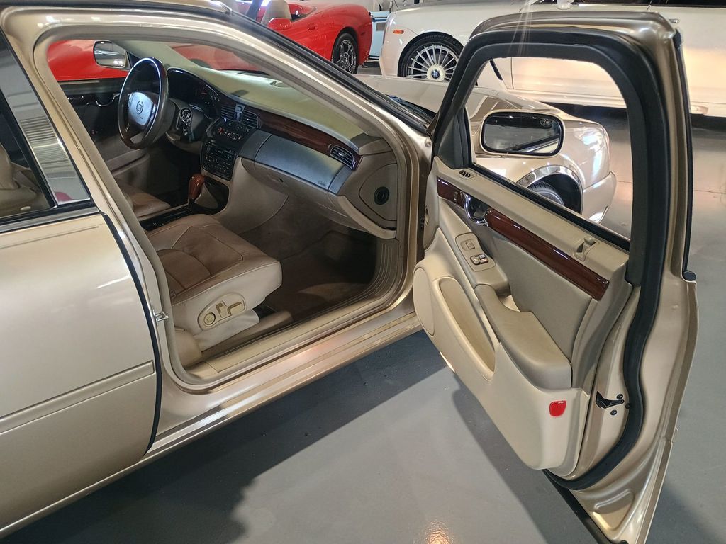 2005 Cadillac DeVille 4dr Sedan DTS Clean Carfax Florida Car - 22974277 - 37